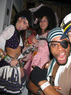 photo de ravers pirates